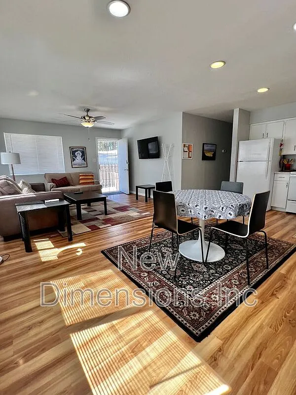 3 bed, 1.0 bath, 1000 sqft, $2,025 — Photo 4
