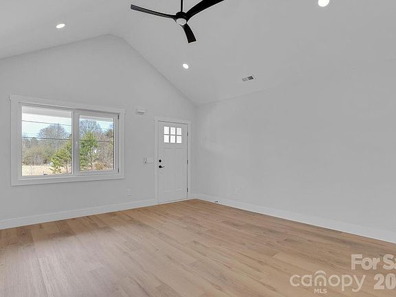 5th image of 848 Acre Hts