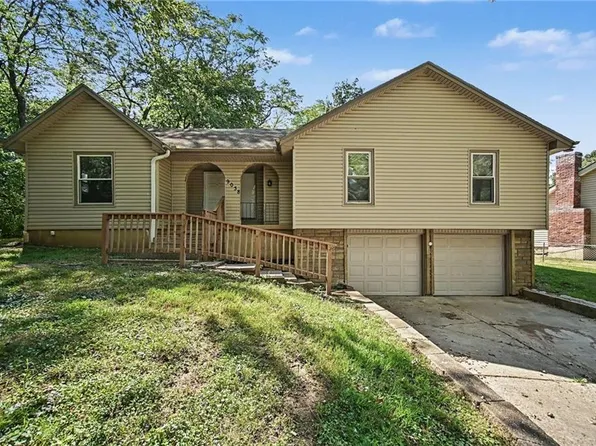 9038 Manning Ave, Kansas City, MO 64138