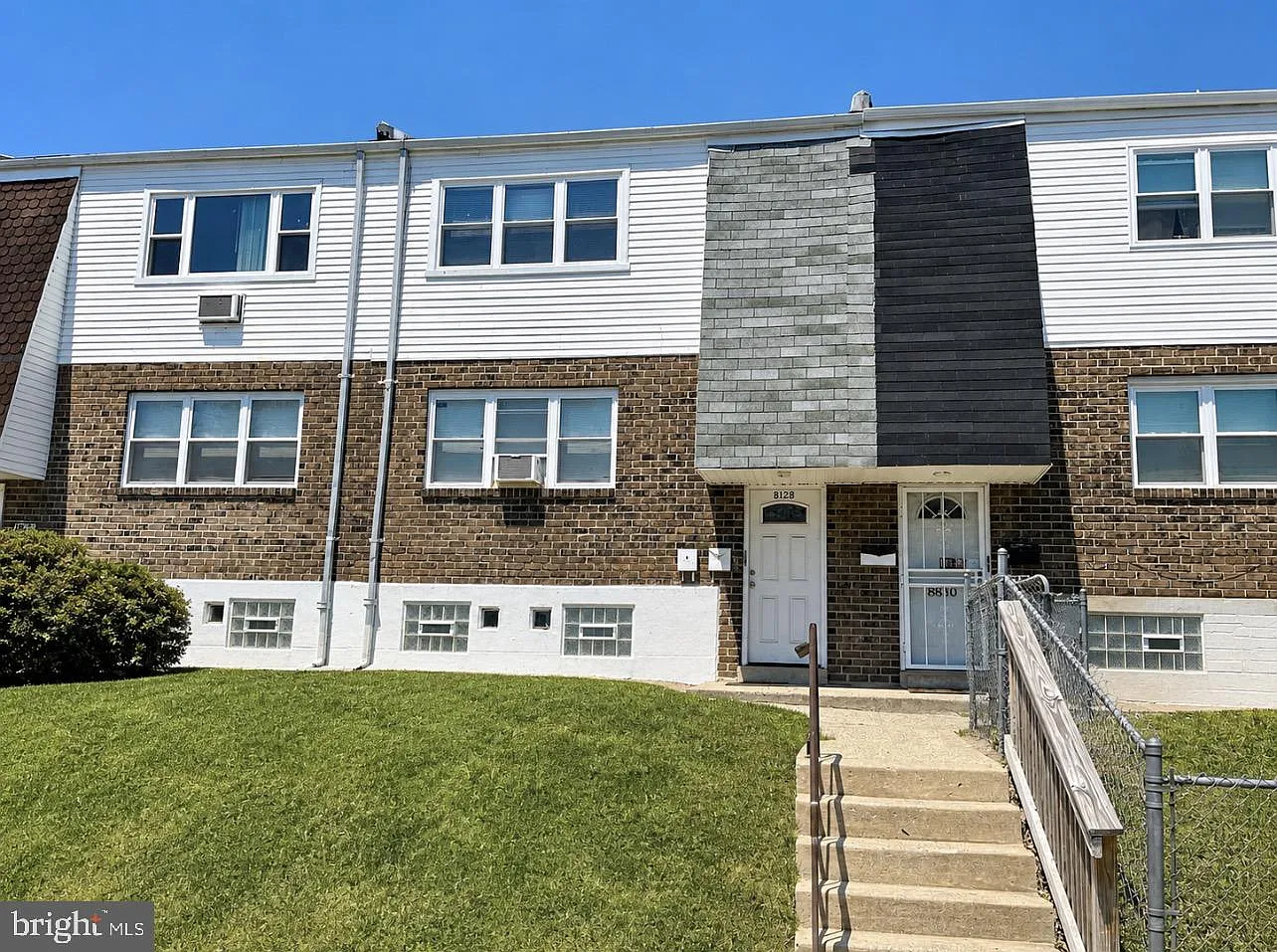 2 bed, 945 sqft, $1,650 — Photo 1