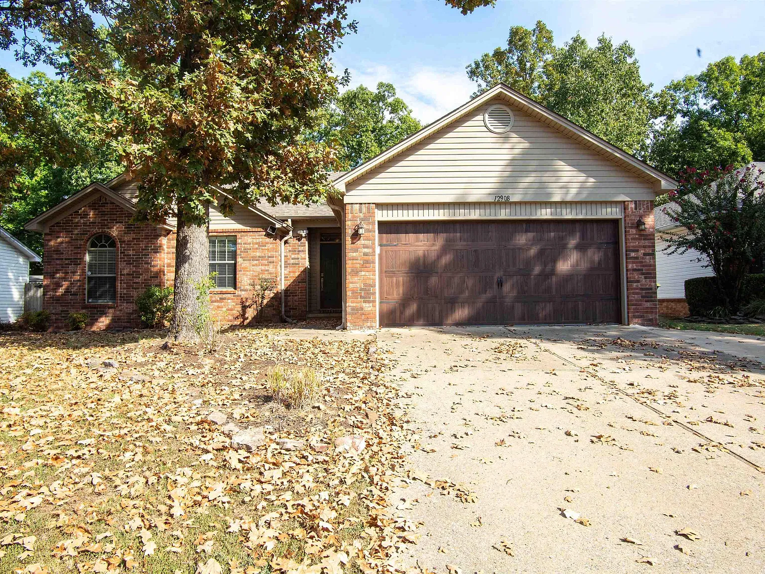 3 bed, 2.0 bath, 1330 sqft, $1,995 — Photo 2
