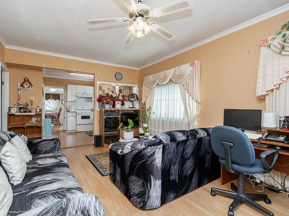 4712 Victoria Dr, Vancouver, BC V5N 4P1
