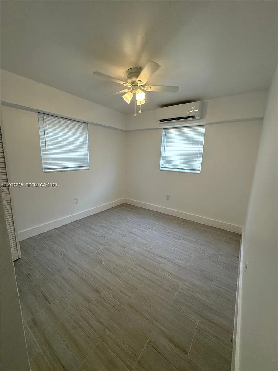 Building Photo - 649 SW 7th St #5