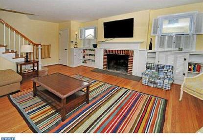 2nd image of 1479 N Hills Ave #N