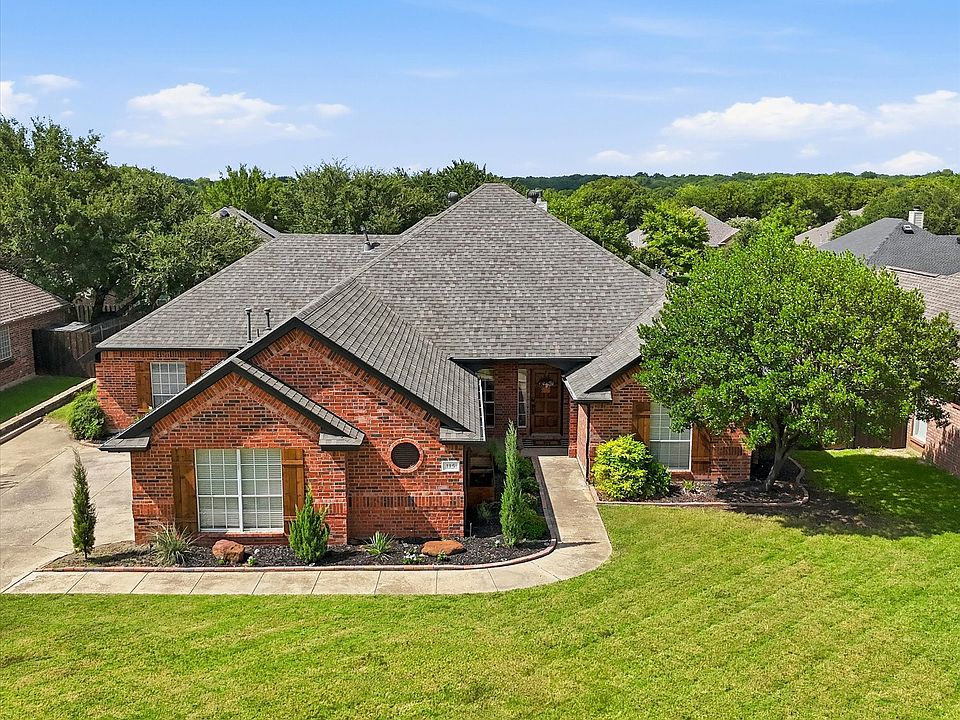 1st image of 115 Honeysuckle Dr