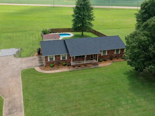 1065 Pikeview St, Dresden, TN 38225