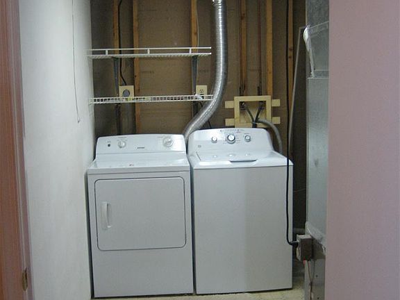 4th image of 872 Bayridge Dr