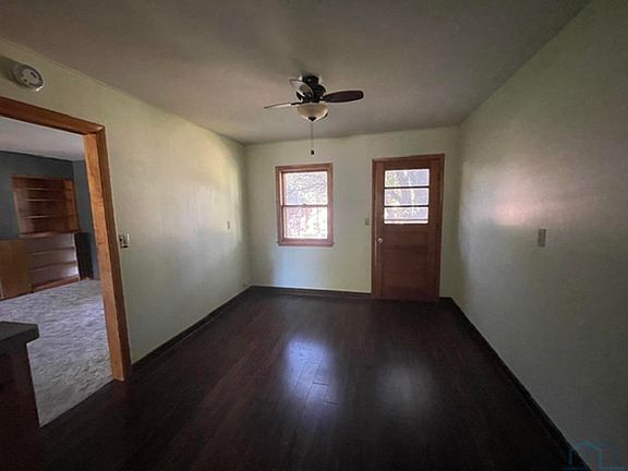 3rd image of 206 W 3rd St