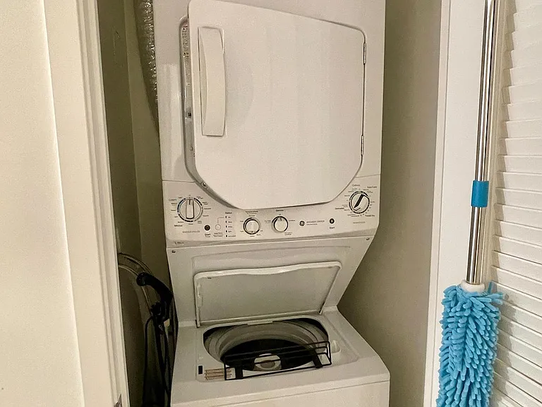 25 Richmond St E #421 — Photo 7