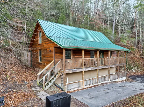 619 Pine Mountain Rd, Pigeon Forge, TN 37863