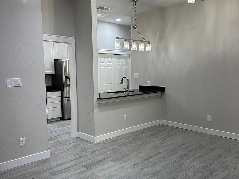 2501 Stanford Ct — Photo 7