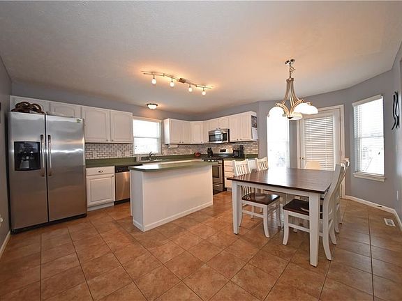4th image of 952 Chadwick Ln