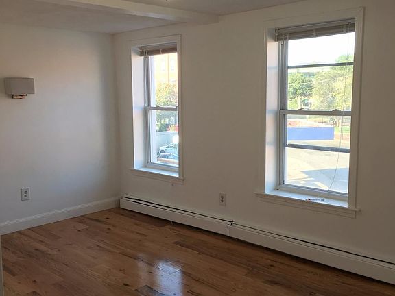 landlord_unit_photo_13790412_1.90625