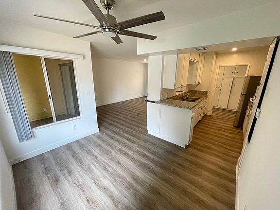 3rd image of 124 N Clark Dr #105