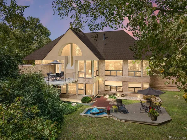 5044 Christy Ct, Troy, MI 48098