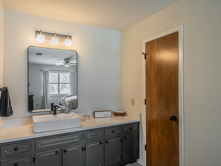 302 W Hale Ave — Photo 10