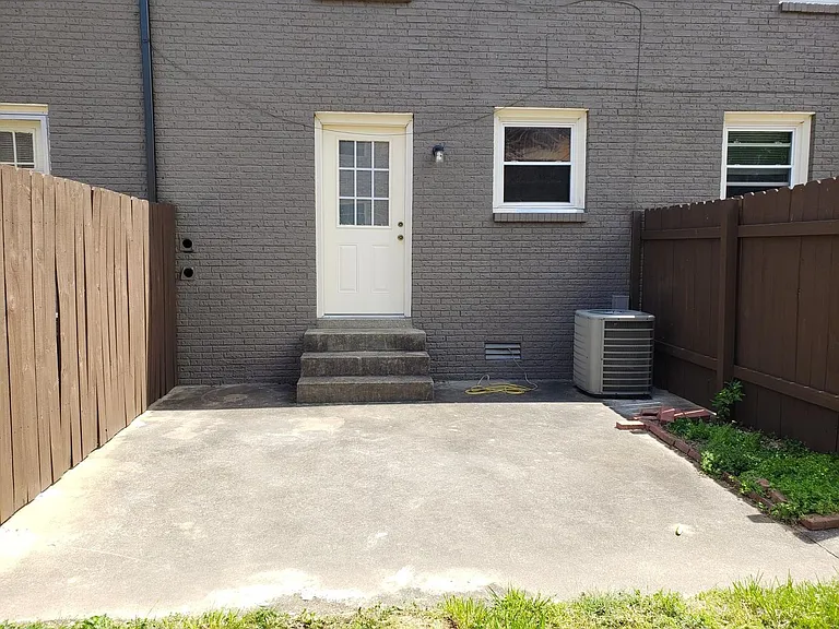 610 Commerce St #14 — Photo 17