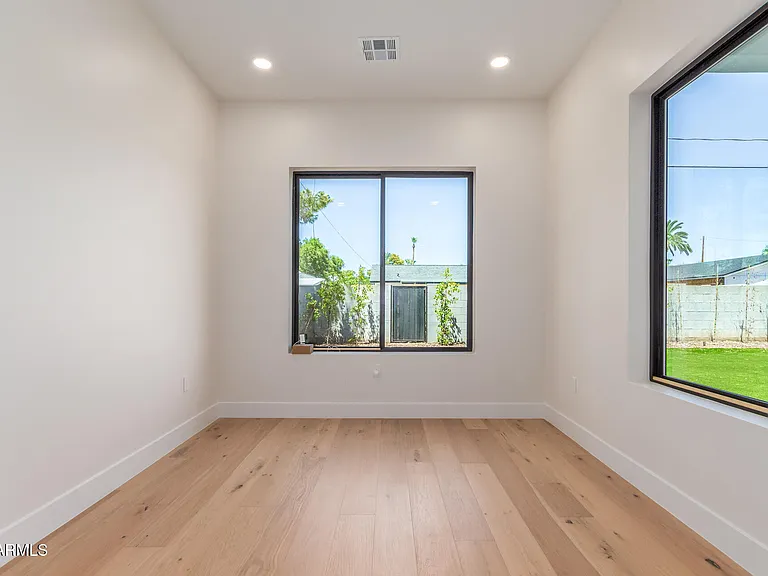 3014 E Avalon Dr — Photo 32