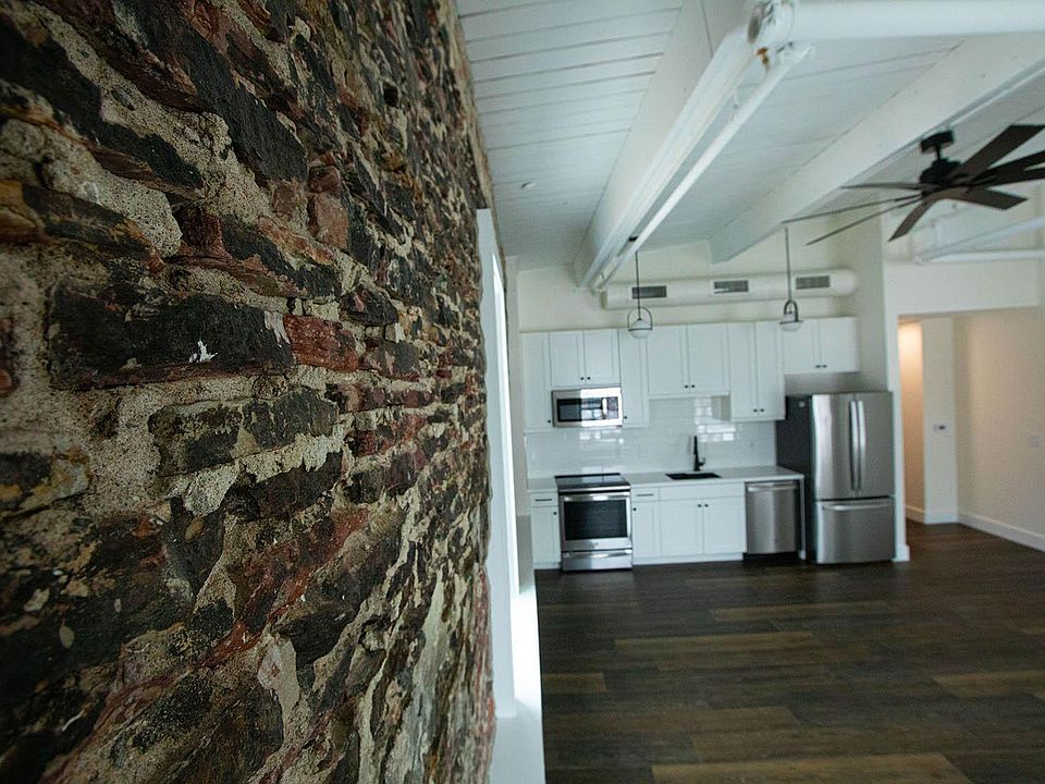 1st image of 411 W Portage Ave #3