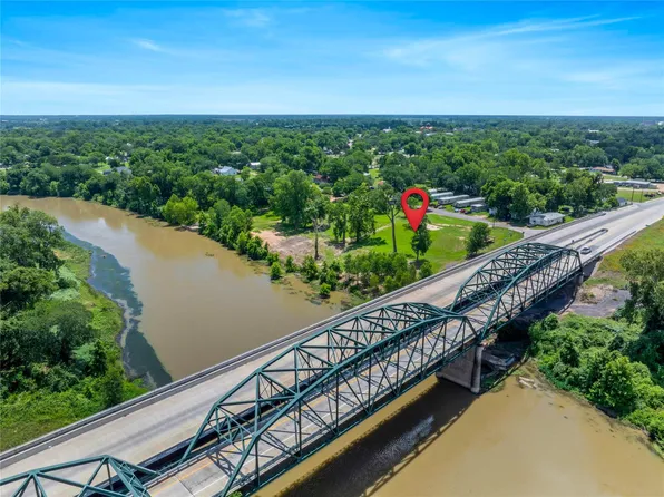 944 Robson St, Columbus, TX 78934