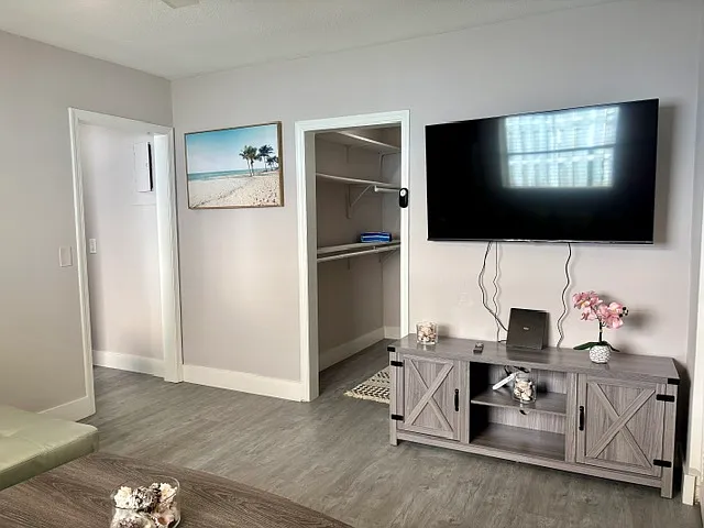 1 bed, 800 sqft, $1,900 — Photo 3