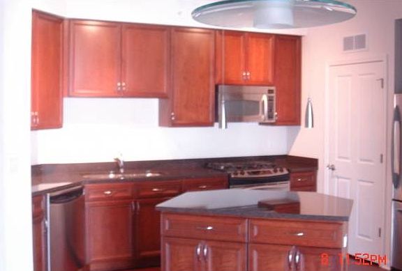 4th image of 500 Grant St E #608