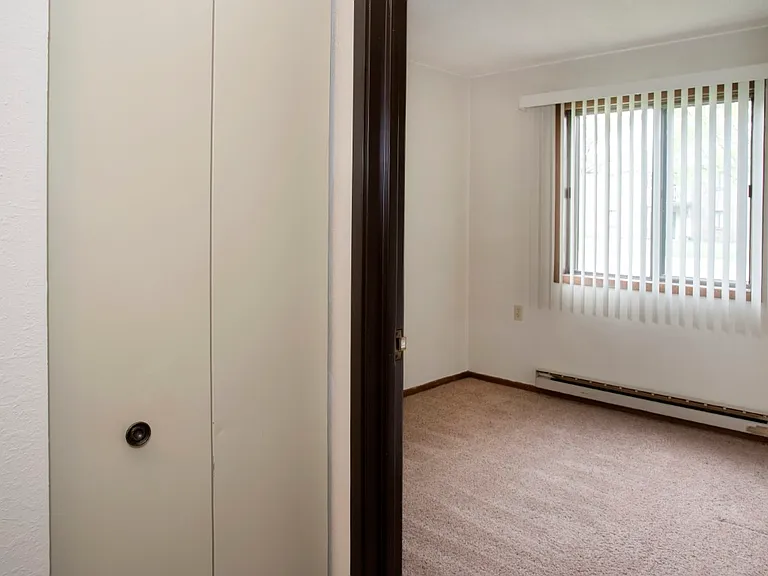 Laurel Place Apartments — Photo 30