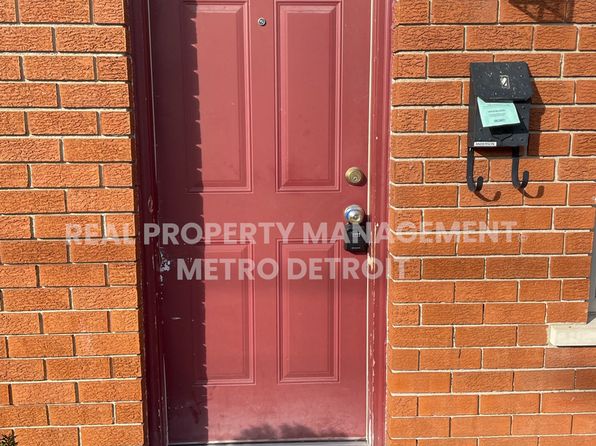 36241 Hathaway St APT 2