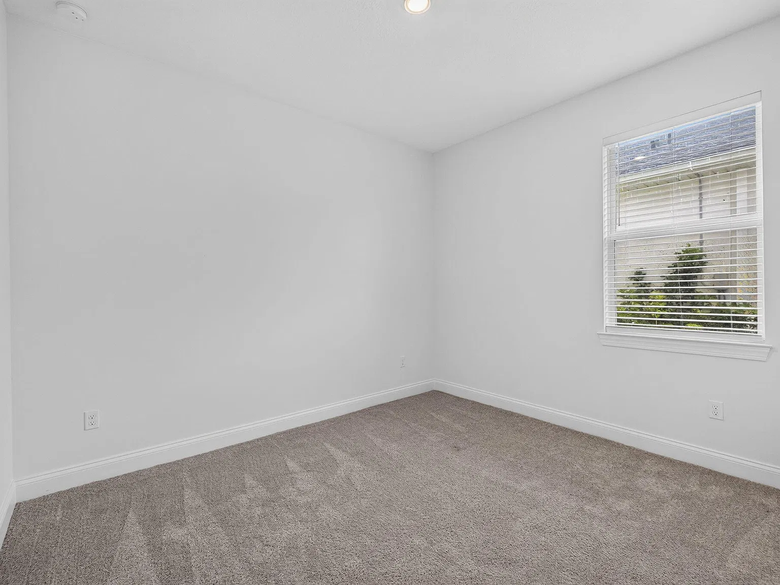 3 bed, 2.0 bath, 1860 sqft, $2,900 — Photo 4