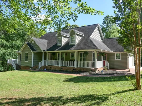 585 Old Clifton Village Rd, Spartanburg, SC 29307