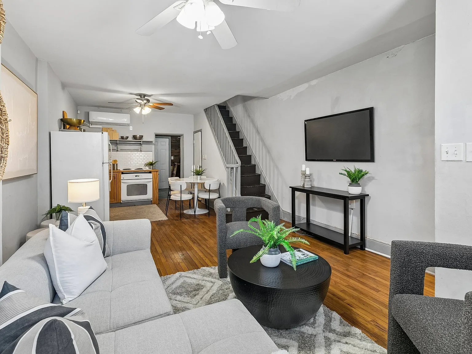2222 Watkins Street — Photo 4