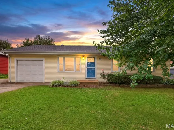 20 Westview Dr, Saint Charles, MO 63303