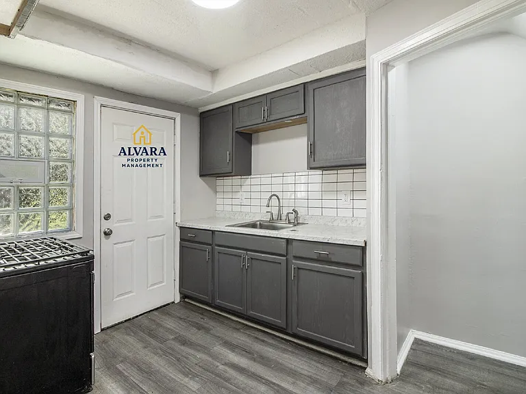 12934 Hayes St — Photo 5