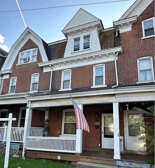 917 Center St