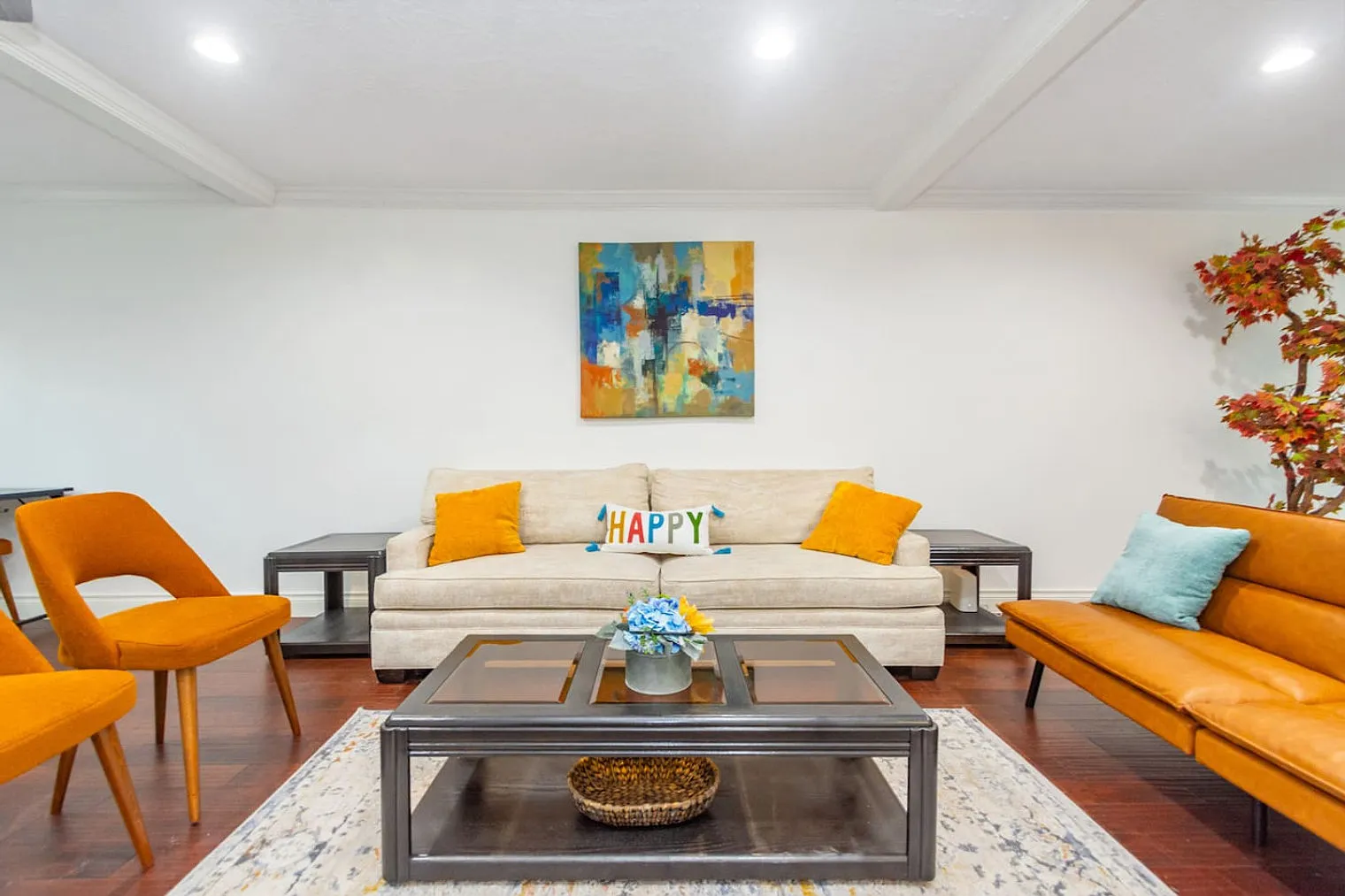 4 bed, 2.0 bath, 2615 sqft, $6,111 — Photo 4