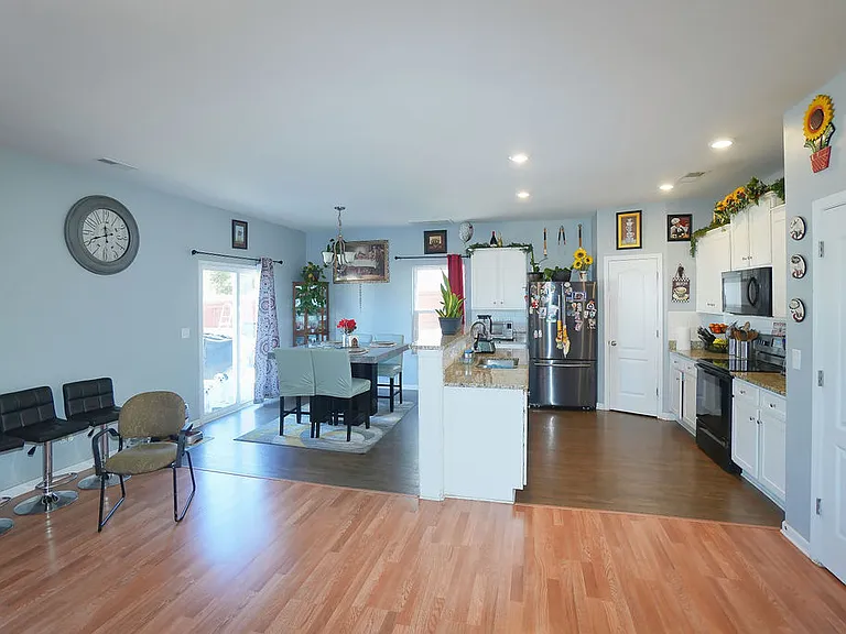 9728 Crooms Ct — Photo 7
