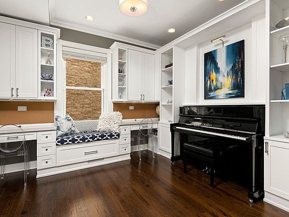 5th image of 1226 W Cornelia Ave