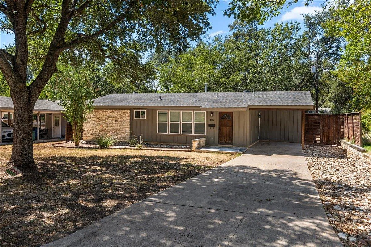 3 bed, 1.0 bath, 1014 sqft, $2,400 — Photo 2