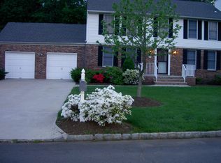 14 Eden Ct, North Brunswick, NJ 08902