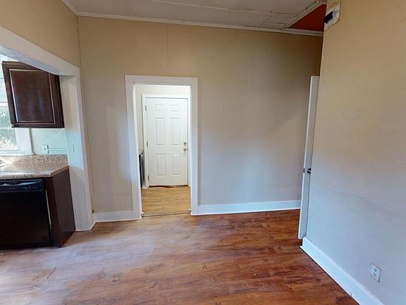 4th image of 304 Shaw St #304