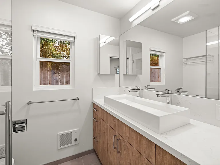 103 W Calle Crespis #C — Photo 11