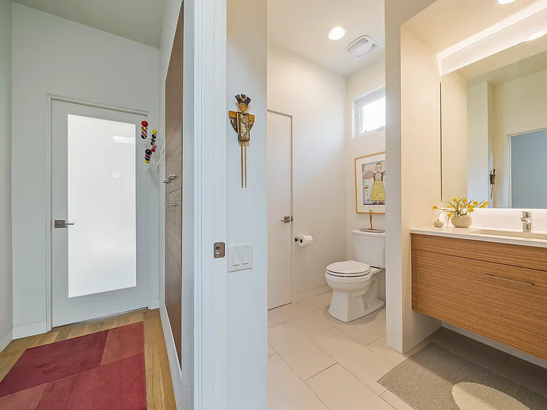 923 NW Albany Ave — Photo 42