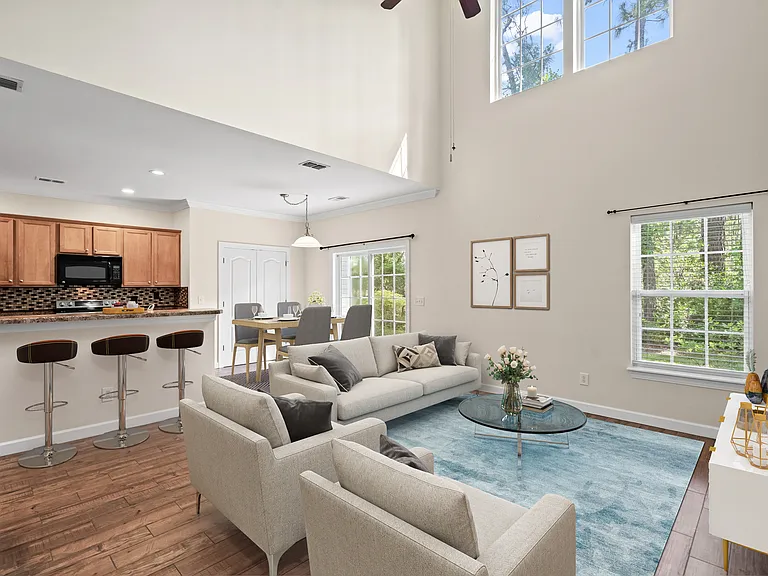 1020 Fairway Ln — Photo 1