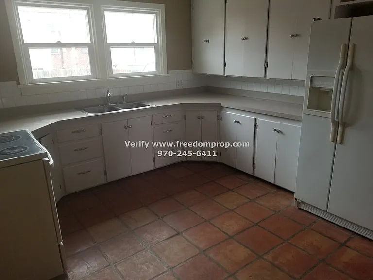 1015 Belford Ave — Photo 3