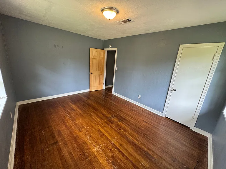 918 Stuart St — Photo 23