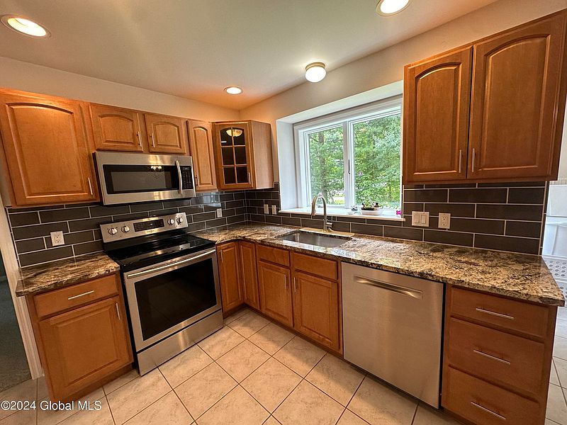 4th image of 413 Jessamine Lane
