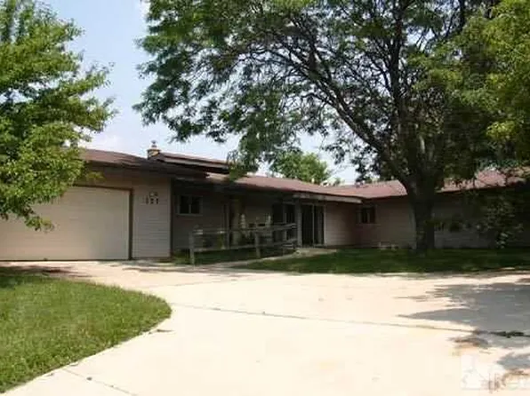 327 Devonshire Rd, Stoughton, WI 53589