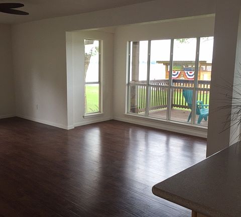 3rd image of 412 Shoreline Dr