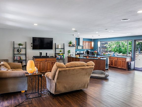 4th image of 2756 Dena Dr