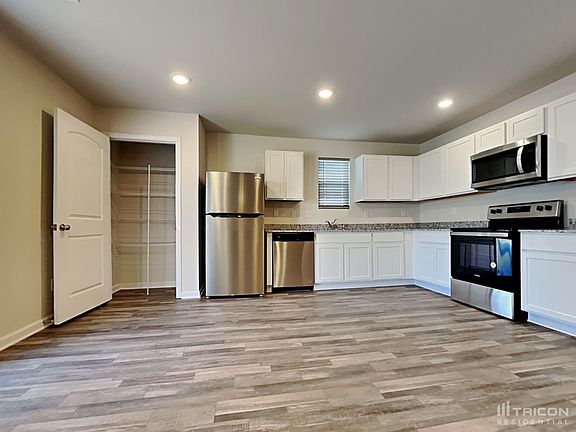 3rd image of 2519 Cranberry Way